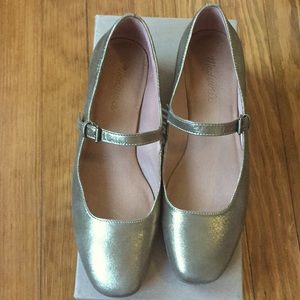 Madewell Delilah Mary Jane in Metallic Olive.